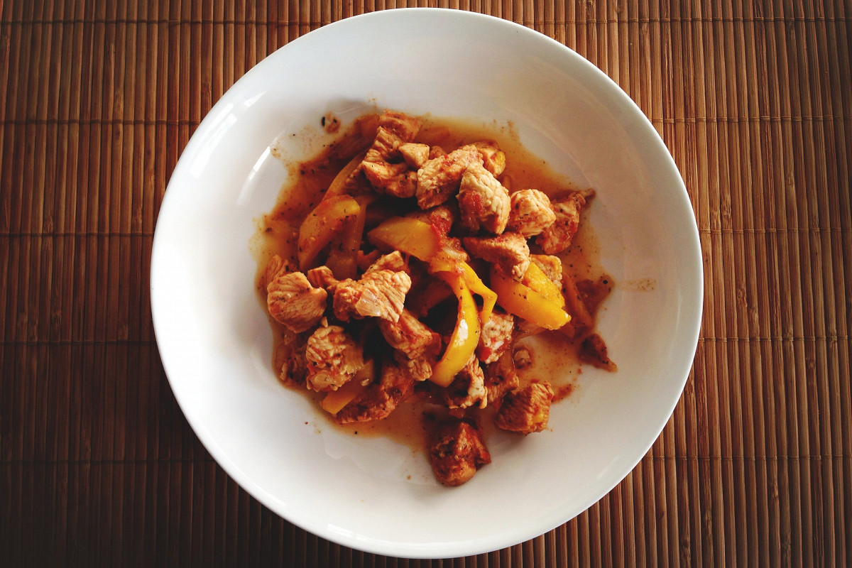 Фото рецепт Маринованная индейка с овощами (Tacchino con pepe giallo)