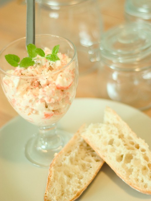 Фото рецепт Салат из творога и крабовых палочек