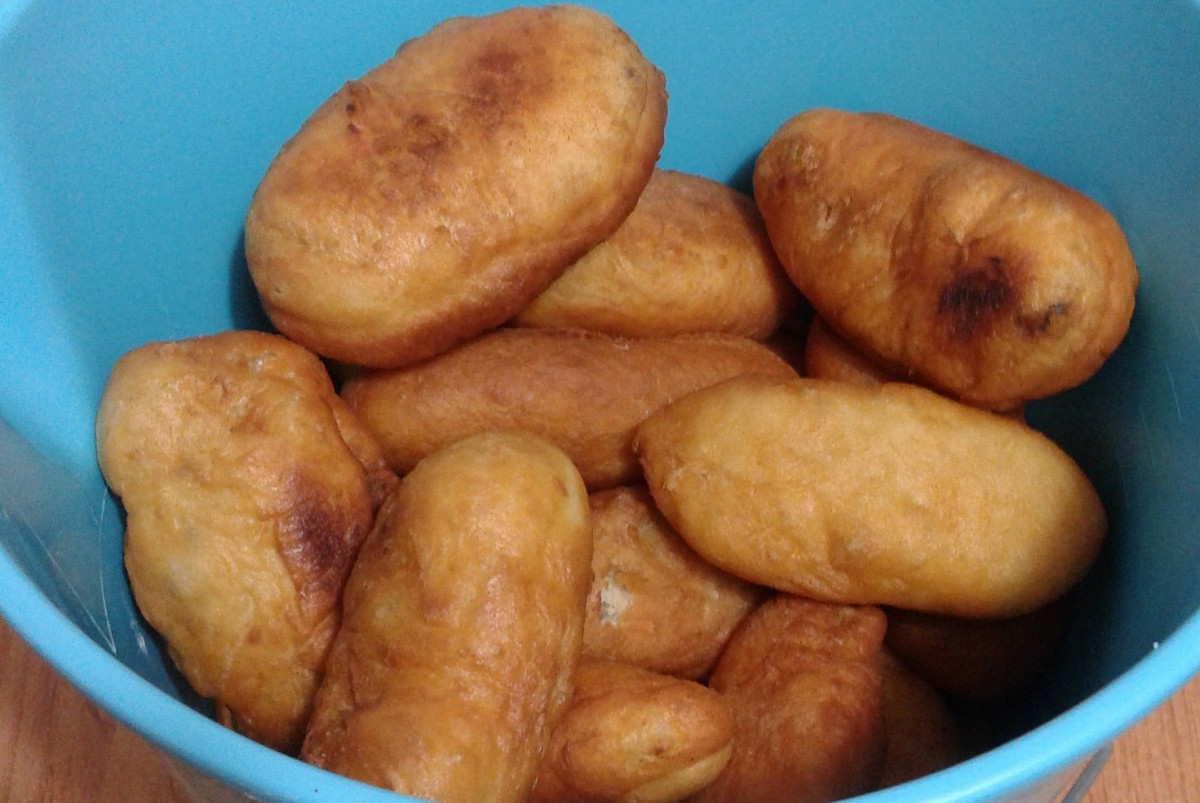 Фото рецепт Пирожки с рисом и фаршем и с картошкой