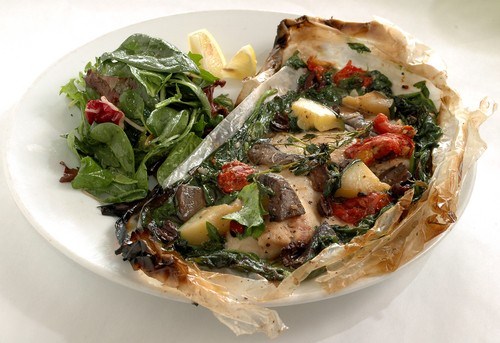 Фото рецепт Салат из цукини, зеленого лука и вяленых томатов