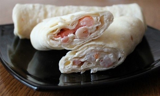 Фото рецепт Рулетики с сливочным сыром и креветками