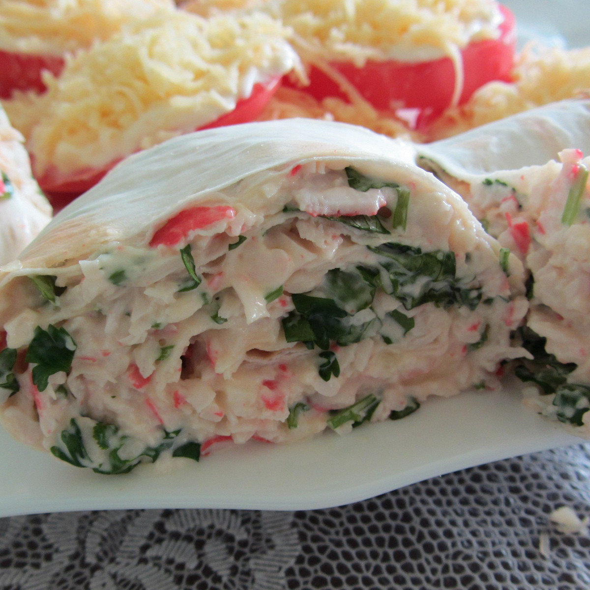 Фото рецепт Рулет из лаваша с крабовыми палочками и укропом