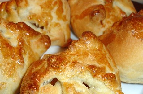 Фото рецепт Конвертики с яблоком, изюмом и корицей