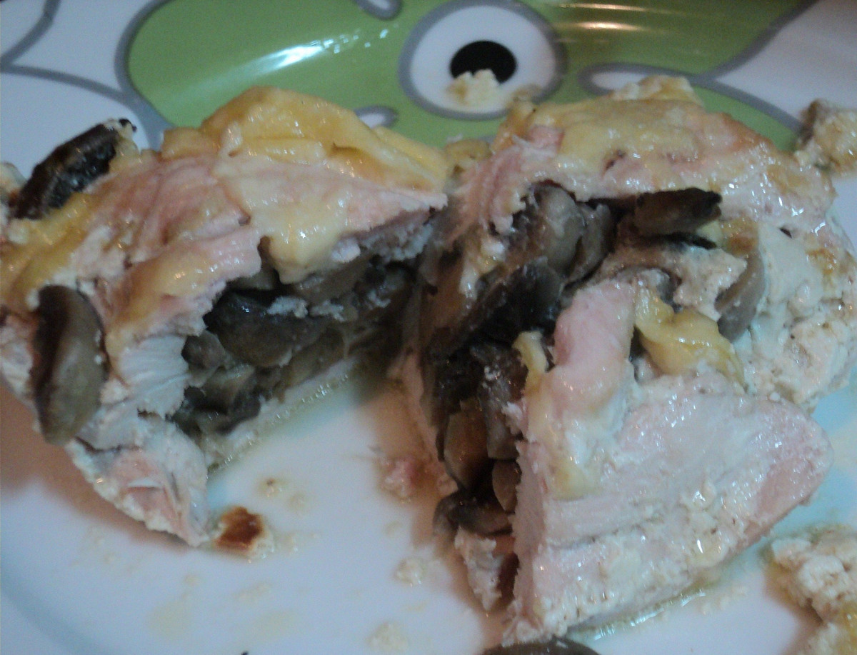 Фото рецепт Куриная грудка в сливках, фаршировнная грибами