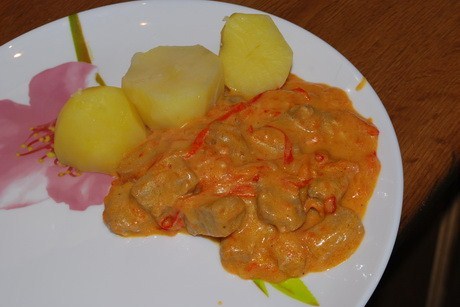 Фото рецепт Паприкаш из свинины с картофелем