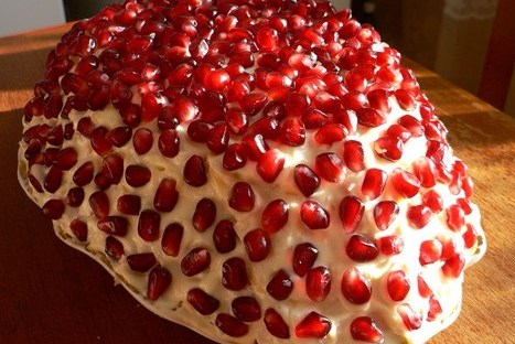 Фото рецепт Слоеный салат с картофелем, мясом и орехами