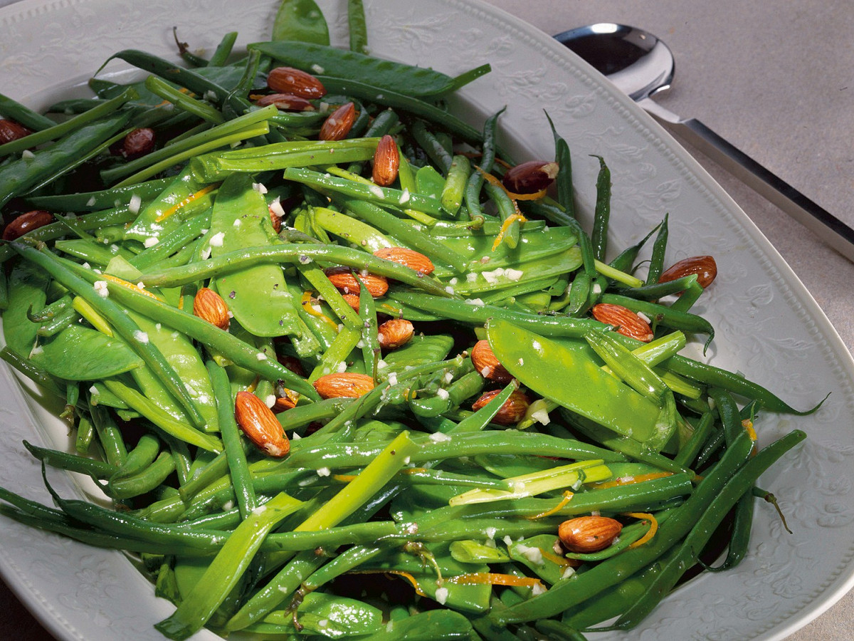 Фото рецепт Кенийская фасоль и горошек с миндалем и цитрусовым соусом
