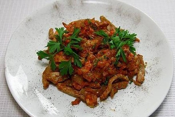 Фото рецепт Поджарка из говядины с томатным соусом