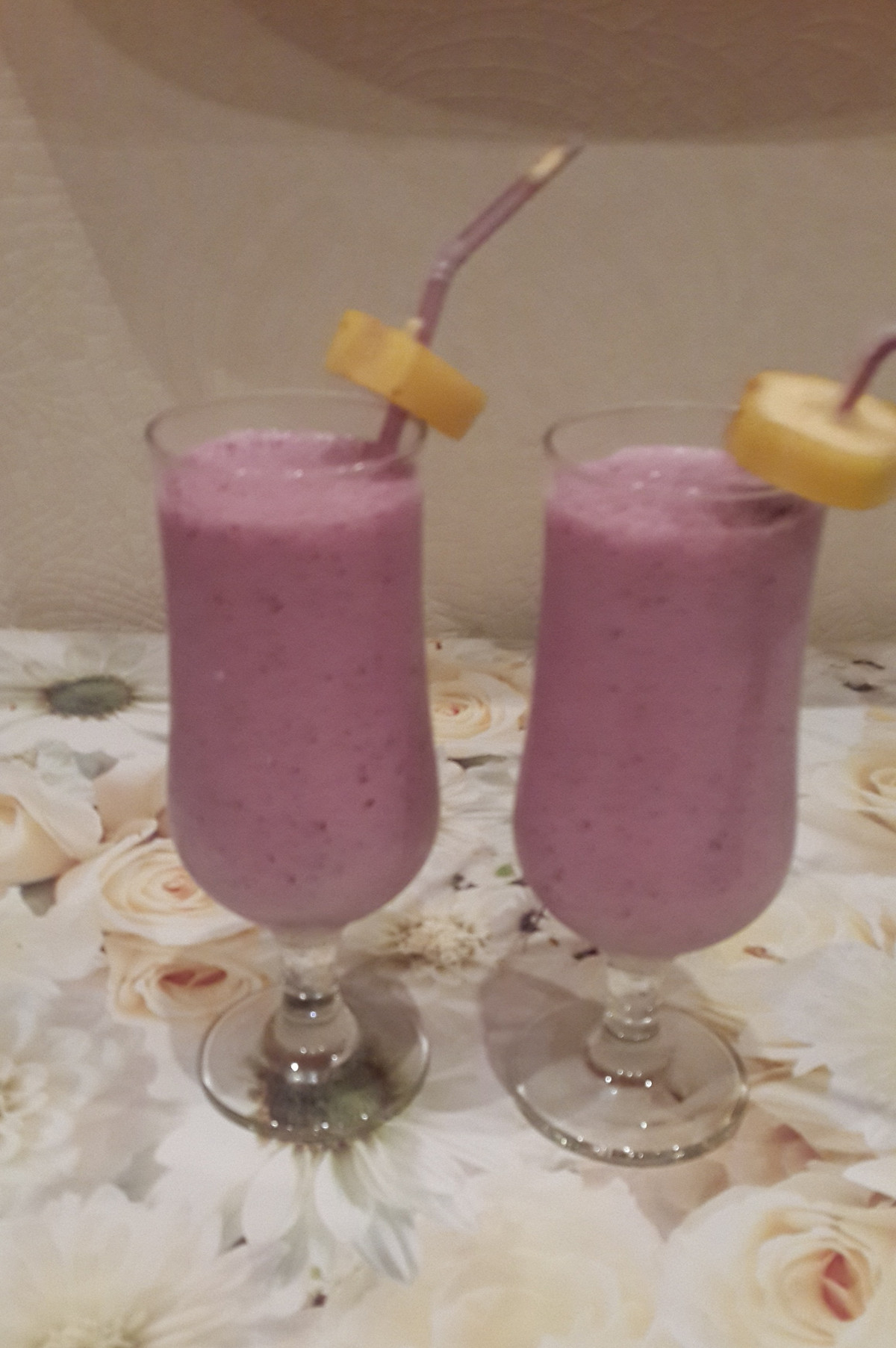 Фото рецепт Молочный коктейль с черной смородиной