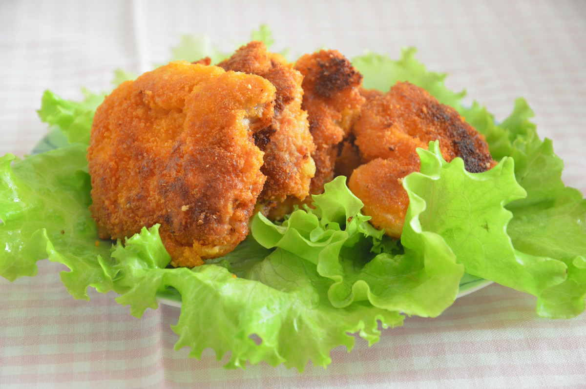 Фото рецепт Хрустящие мини-шницели из свинины в панировке с тертым сыром