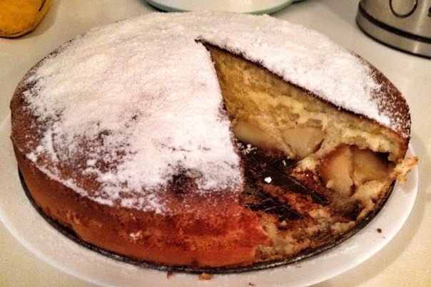 Фото рецепт Шарлотка с яблоками в меде