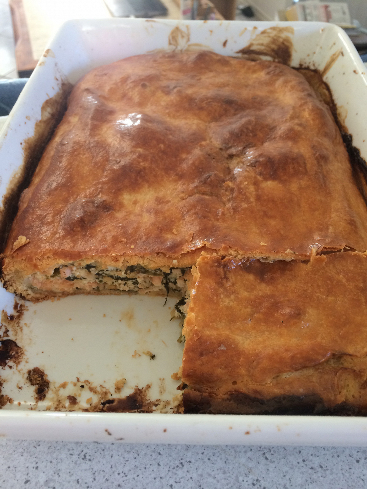 Фото рецепт Пирог с семгой и брынзой