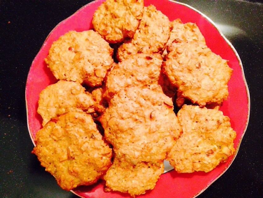 Фото рецепт Овсяное печенье с орехами, медом и корицей