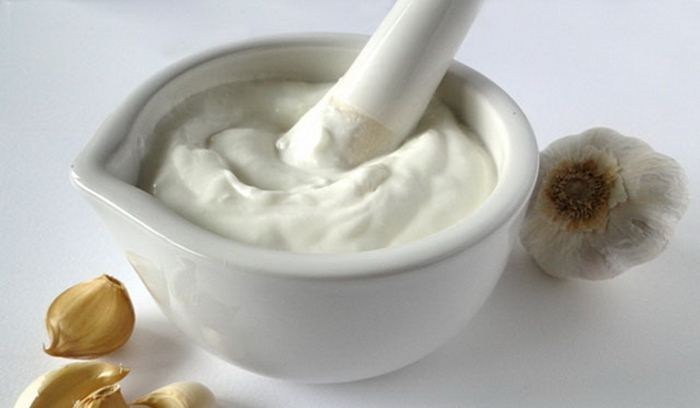 Фото рецепт Сметанный соус с зеленью и чесноком