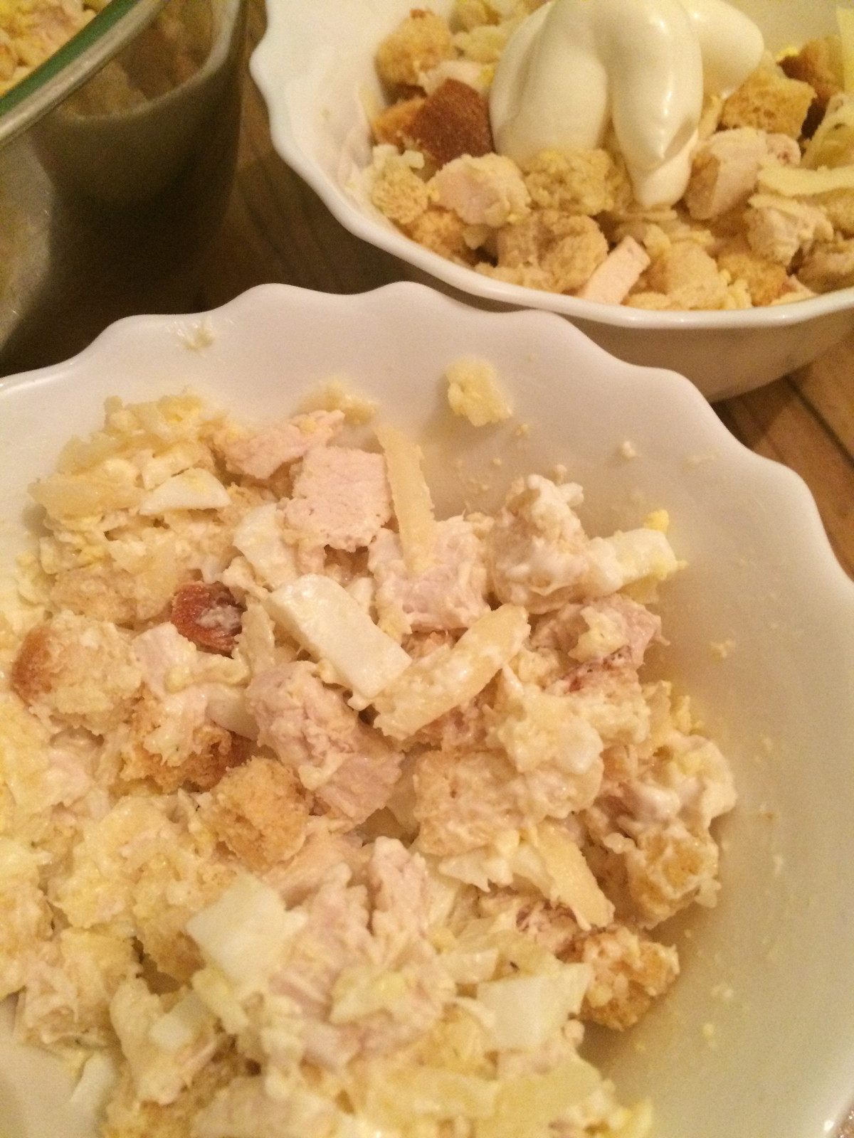 Фото рецепт Салат из курицы с сыром и сухариками