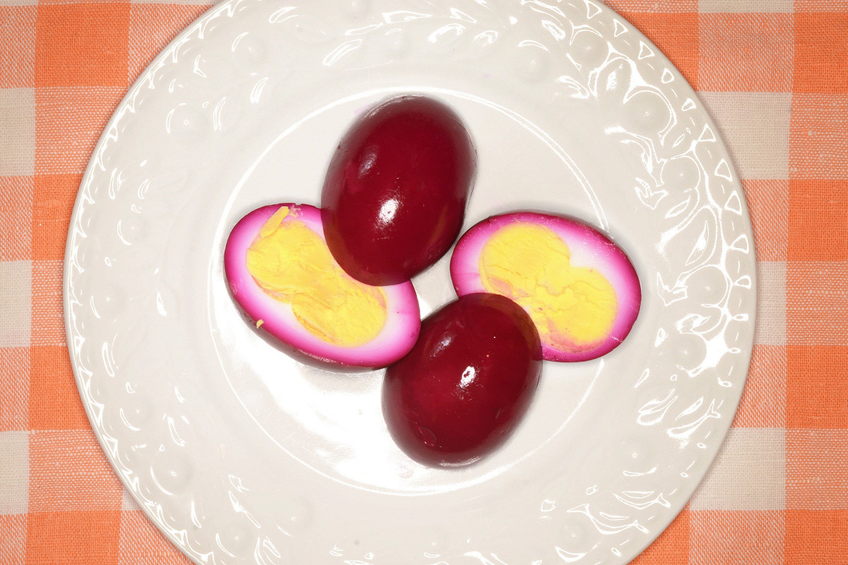 Фото рецепт Яйца, маринованные в свекольном соке