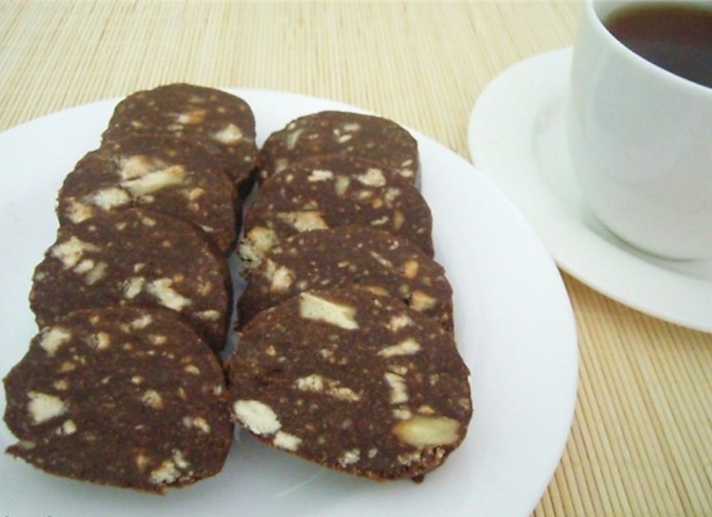 Фото рецепт Домашняя шоколадная колбаса