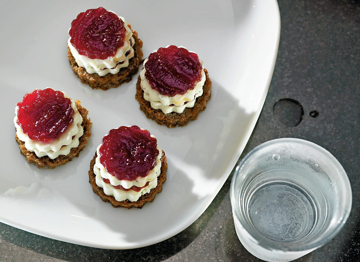 Фото рецепт Торт из свеклы с козьим сыром