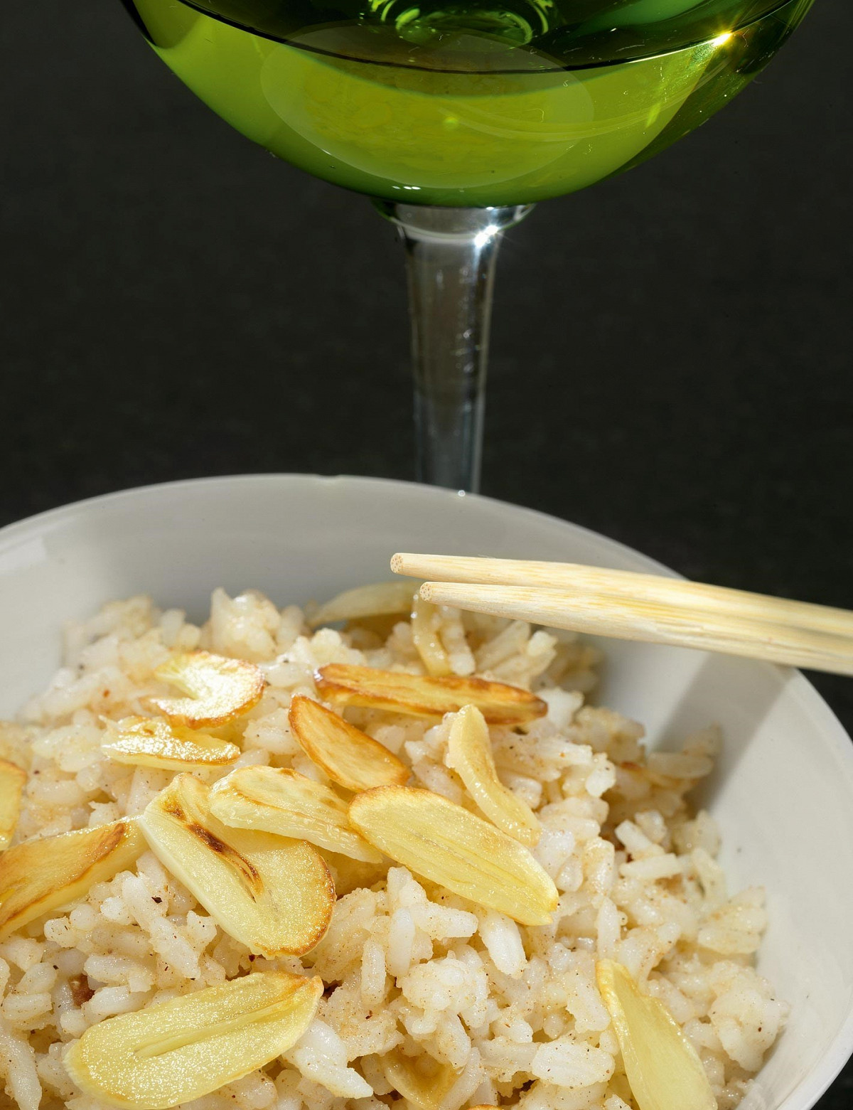 Фото рецепт Рис с мускатным орехом, корицей и чесночными чипсами