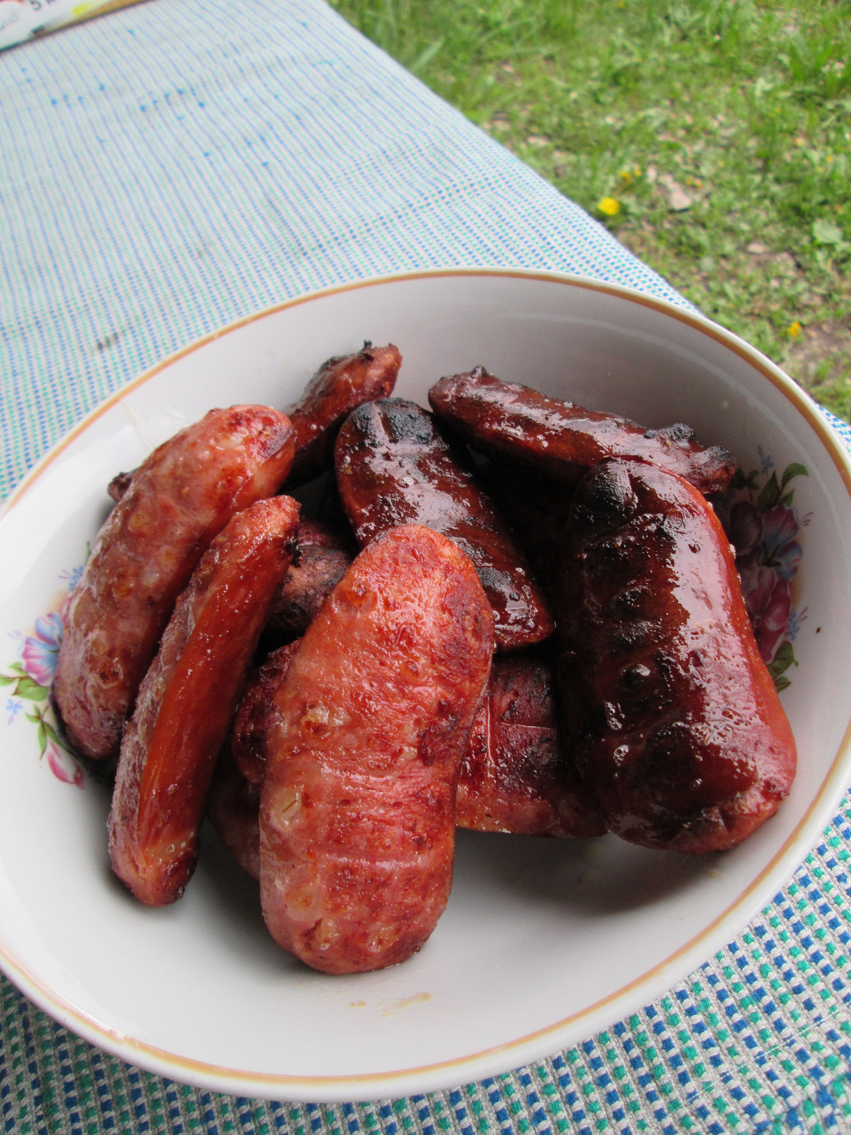 Фото рецепт Жареные сосиски с помидорами и зеленью