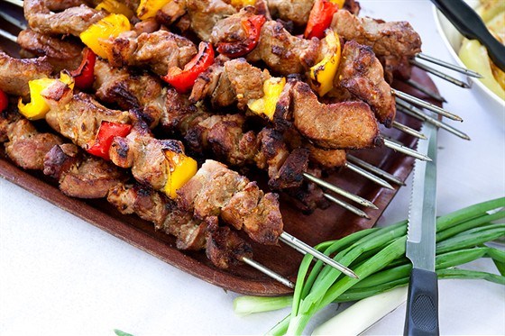 Фото рецепт Говядина с беконом на шпажках