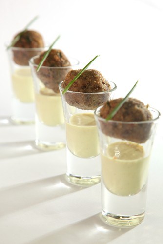 Фото рецепт Куриные котлеты с соусом из бальзамического уксуса и тимьяном