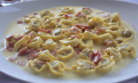 Фото рецепт Тортеллини с ветчиной в сливочном соусе