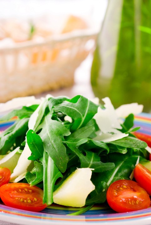 Фото рецепт Салат из рукколы с грушей, пармезаном и бальзамическим уксусом