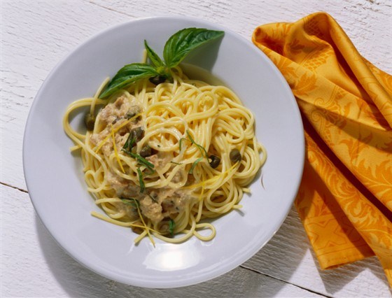 Фото рецепт Паста с тунцом и каперсами