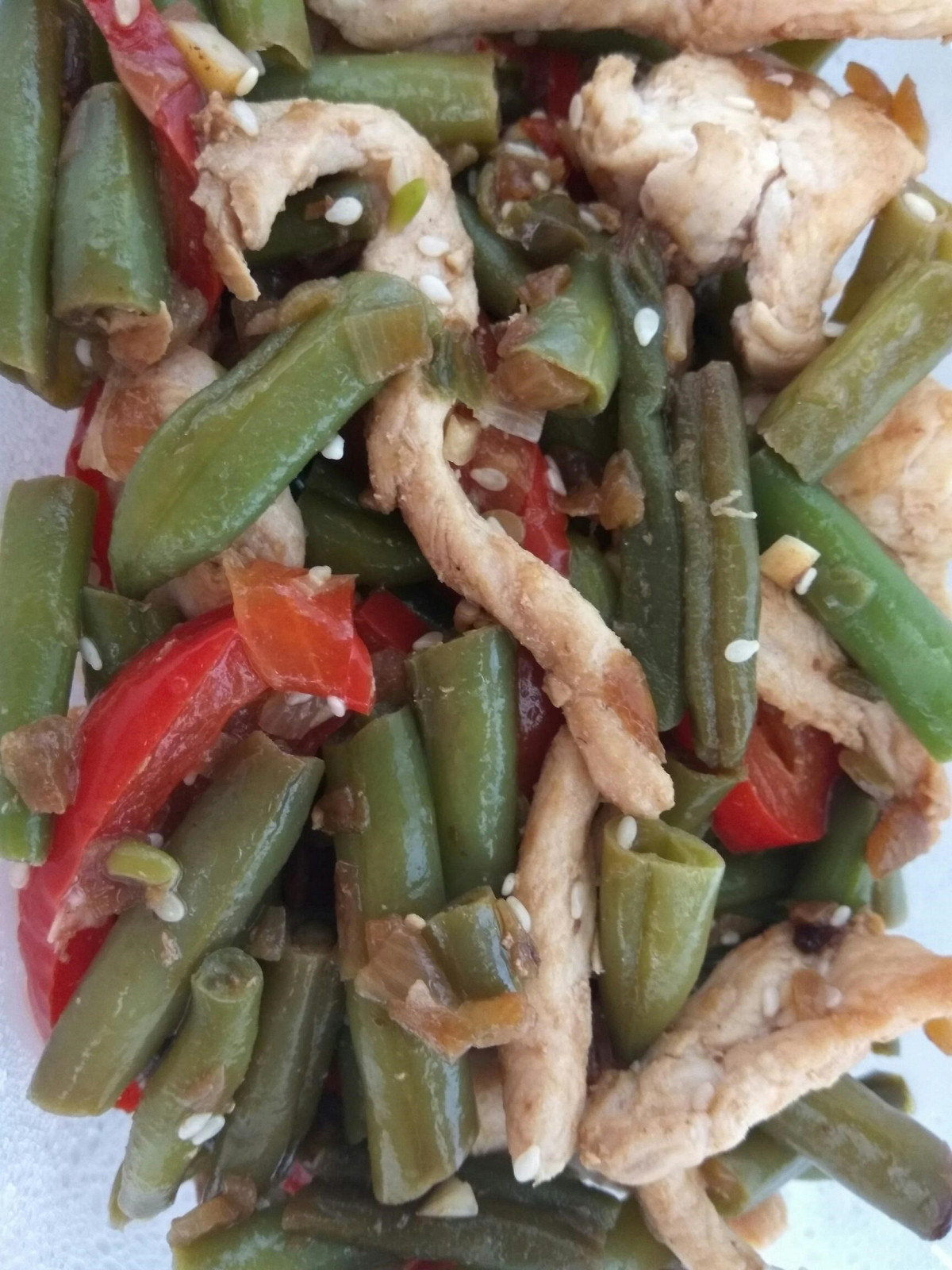 Фото рецепт Теплый салат с курицей и стручковой фасолью