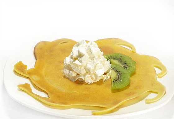 Фото рецепт Тонкие блины с ягодами и взбитыми сливками