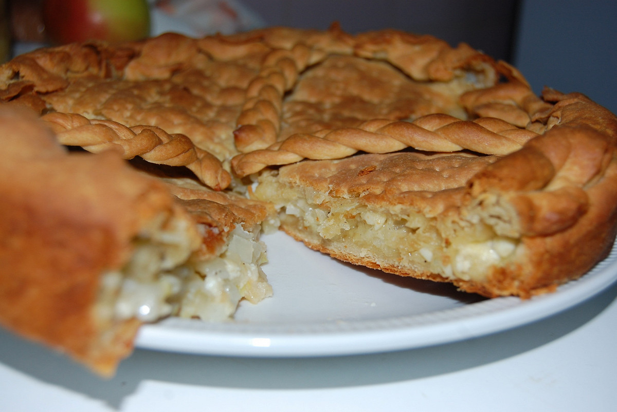 Фото рецепт Луковый пирог с сыром