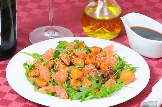 Фото рецепт Салат с рукколой, курицей и грейпфрутом