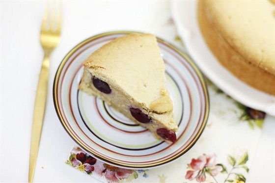 Фото рецепт Баскский пирог с черешней и заварным кремом