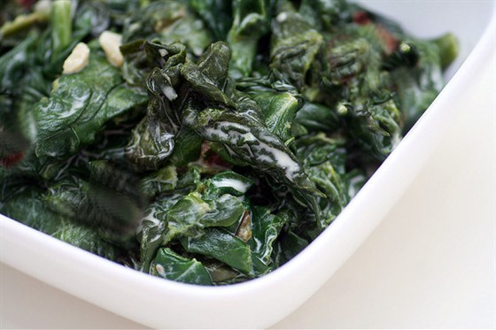 Фото рецепт Шпинат по-итальянски с чесноком и лимонным соком