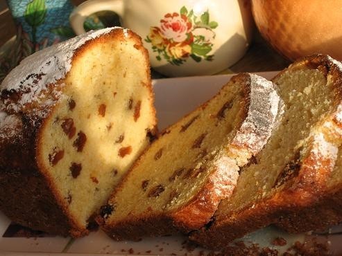 Фото рецепт Сметанный кекс с изюмом