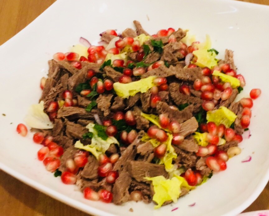 Фото рецепт Салат из мяса с луком и зернами граната