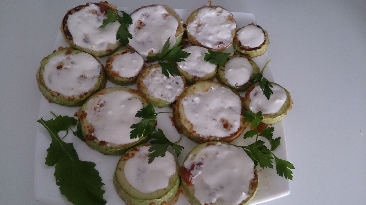 Фото рецепт Кабачки жареные со сметанным соусом