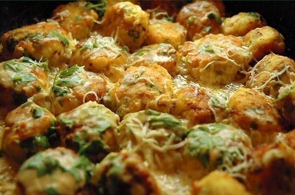 Фото рецепт Куриные шарики в сливочном соусе с сыром