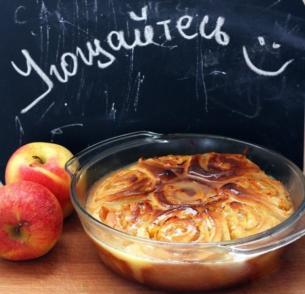 Фото рецепт Простая шарлотка с корицей