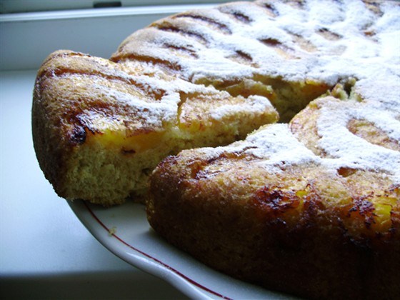 Фото рецепт Шарлотка с вишней