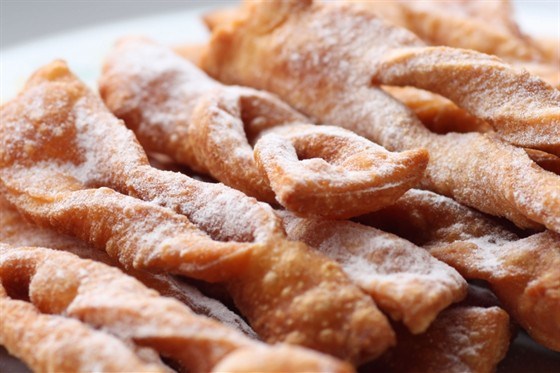 Фото рецепт Хворост с коньяком