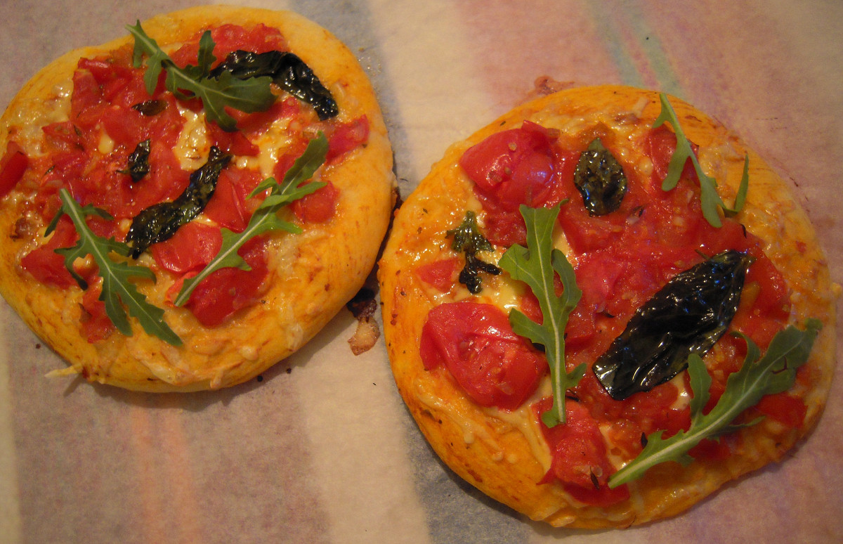 Фото рецепт Пицца «Маргарита» на тесте без яиц