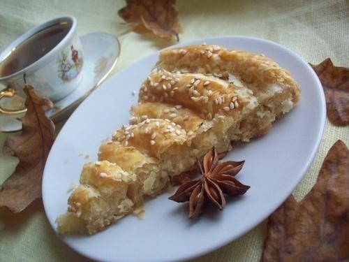 Фото рецепт Слоеный пирог с сыром