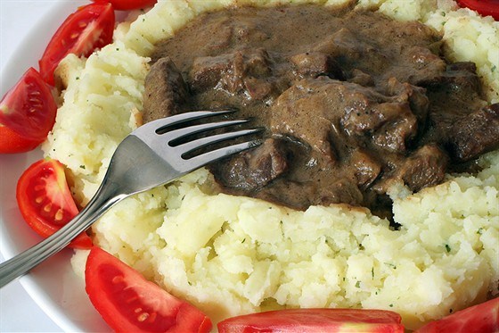 Фото рецепт Говядина по-строгановски (бефстроганов)