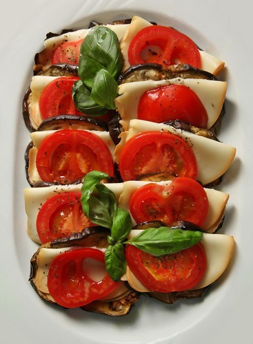 Фото рецепт Жареные баклажаны на гриле с моцареллой