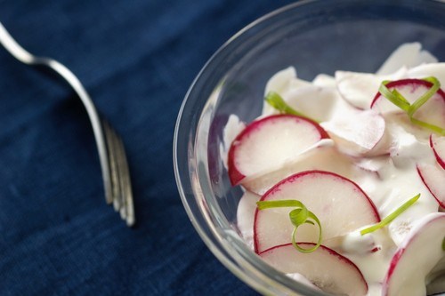 Фото рецепт Салат из яблок и редиса с крабами