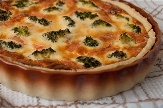 Фото рецепт Пирог с лососем и брокколи