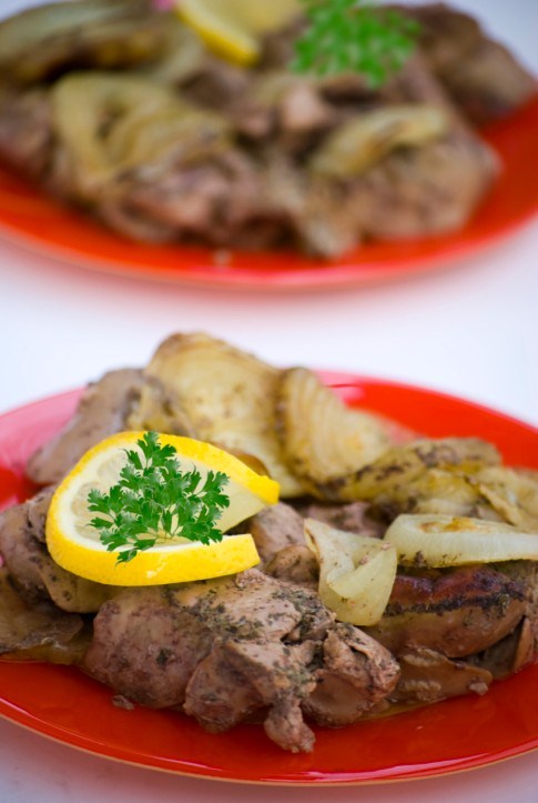 Фото рецепт Маринованная куриная печень со сладким перцем, луком, чесноком и имбирем