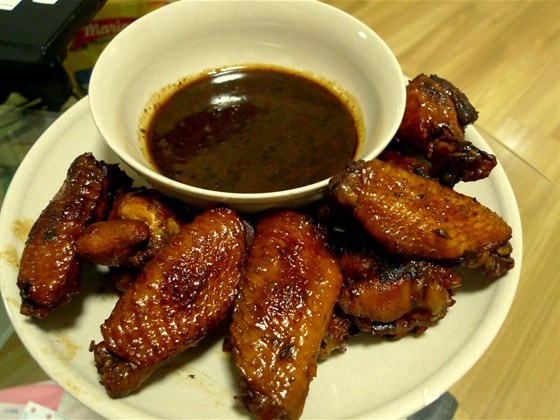 Фото рецепт Куриные крылья в темном соусе